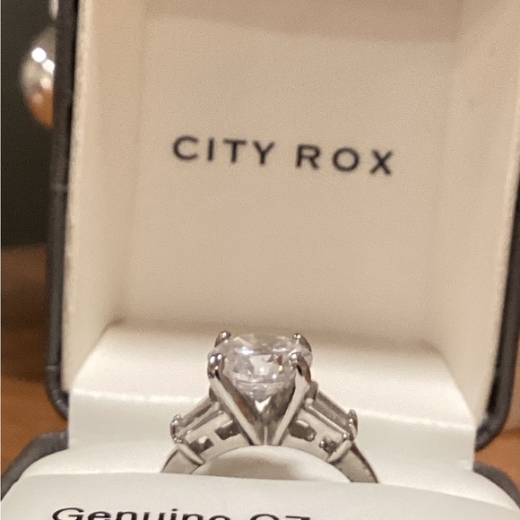 CZ Guanine ring with baguette sides 8 NIB - Picture 3 of 5